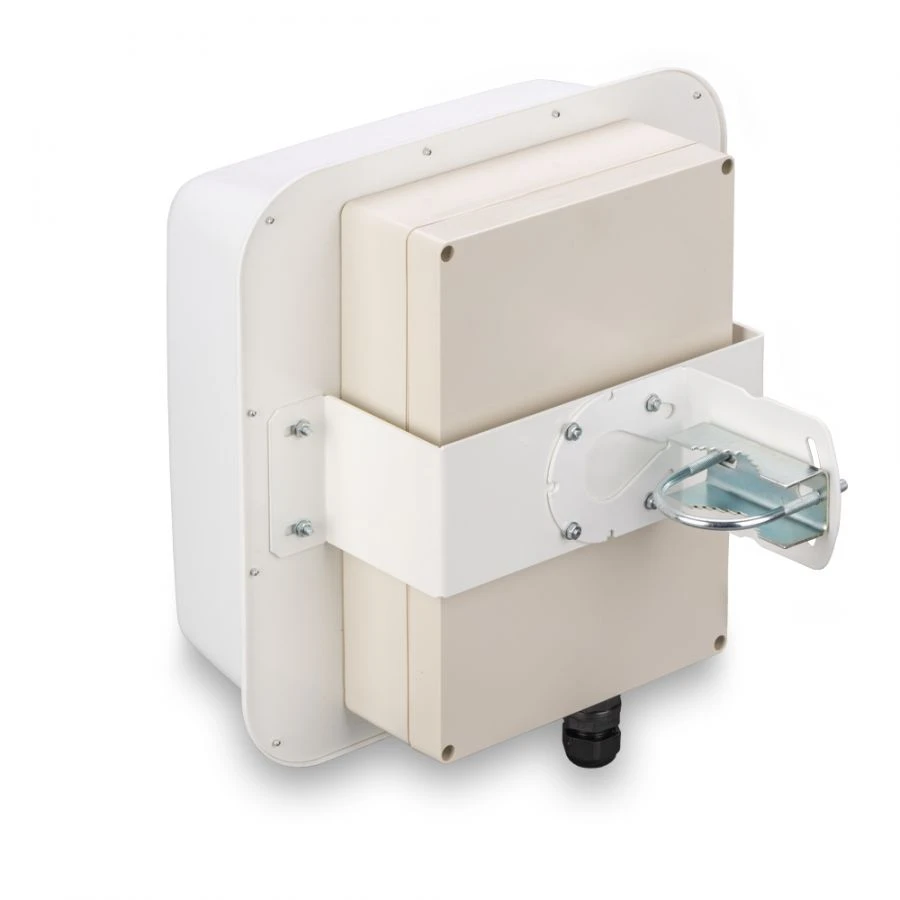Wideband 3G/4G MIMO Antenna with 15 dB Gain KAA15-700/2700 BOX