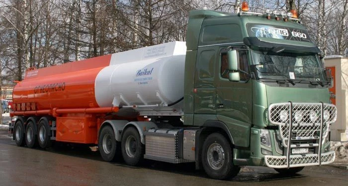 صهريج نصف مقطورة BCM-176 للمنتجات النفطية الخفيفة سعة 40 متر مكعب