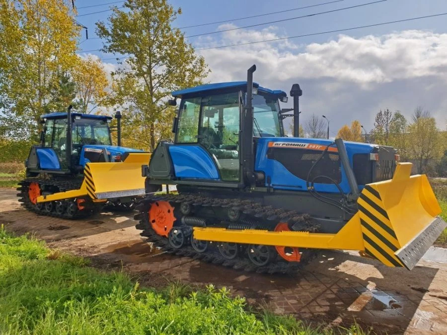 الجرار الزراعي المجنزر أغروماش-90TG 3008A