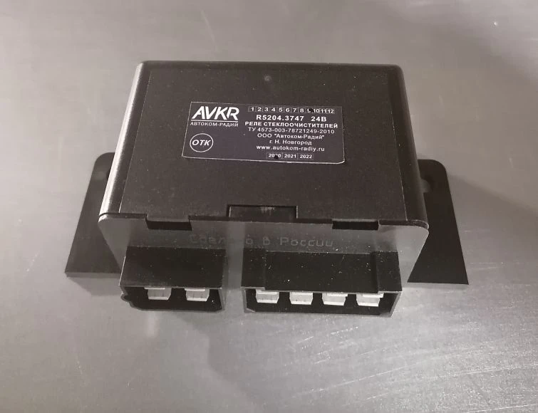 ريل مساحات الزجاج R5204.3747