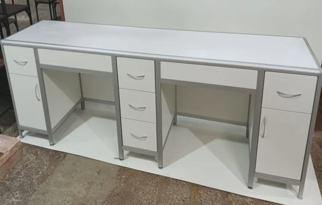 طاولة مختبرية مع ثلاثة خزائن TV-SL-02-01