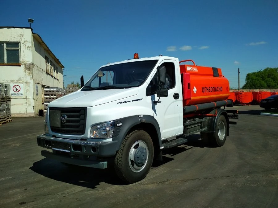 Light Oil Tanker AC-4.9 (4693B1) on GAZ-C41R11 Chassis
