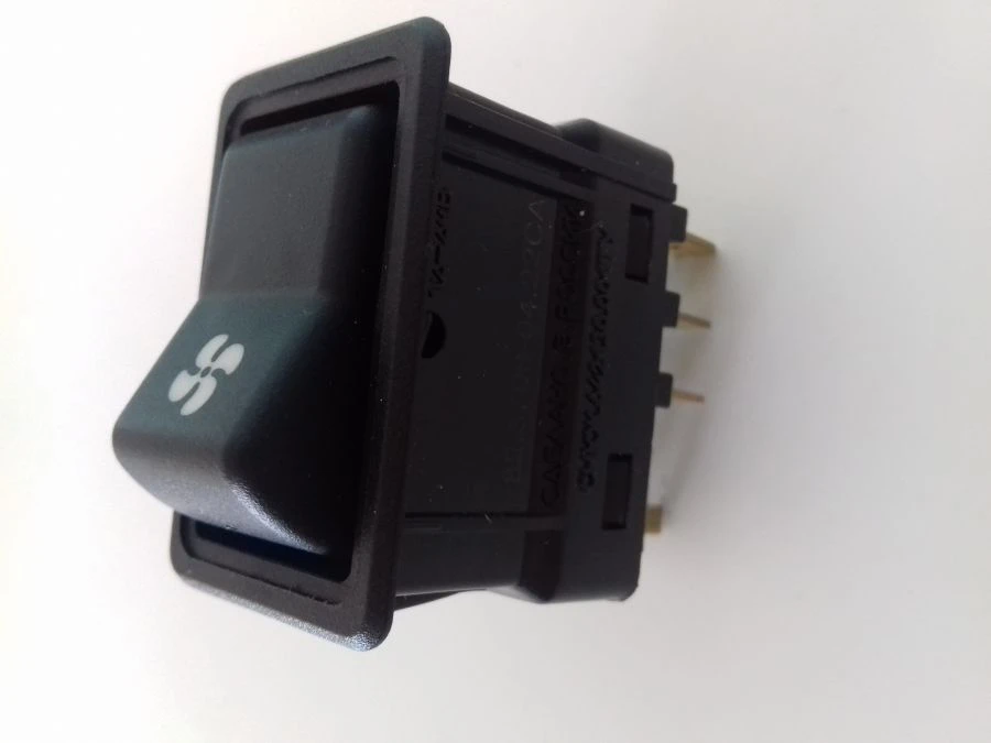 مفتاح الدائرة الكهربائية للسيارات P 147A; P 150A
