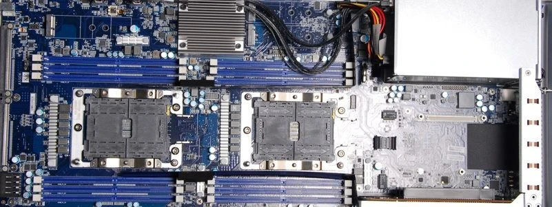 لوحة أم KWC620S لمعالجات Intel Xeon