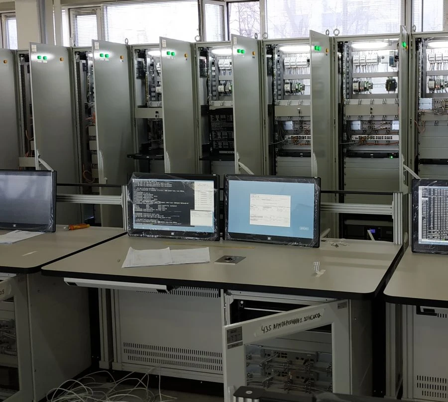 مكان العمل الآلي ARM-06R لمحطات الطاقة النووية