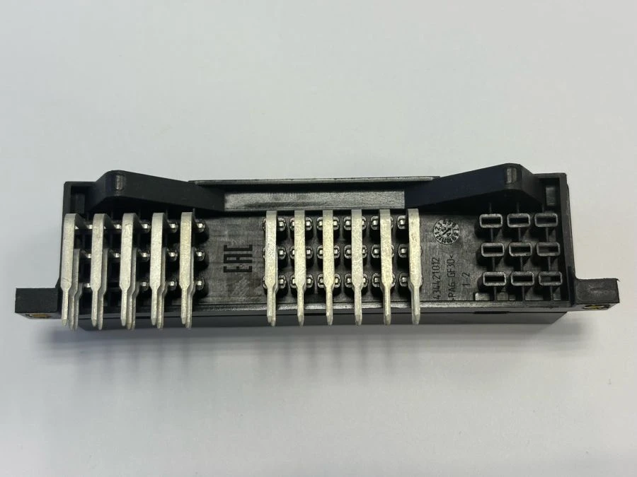 الموصل المستطيل SP-18/14VU