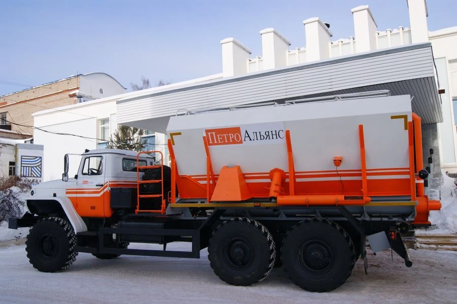 وحدة خلط US-50x14U على هيكل Ural-4320-1951-60