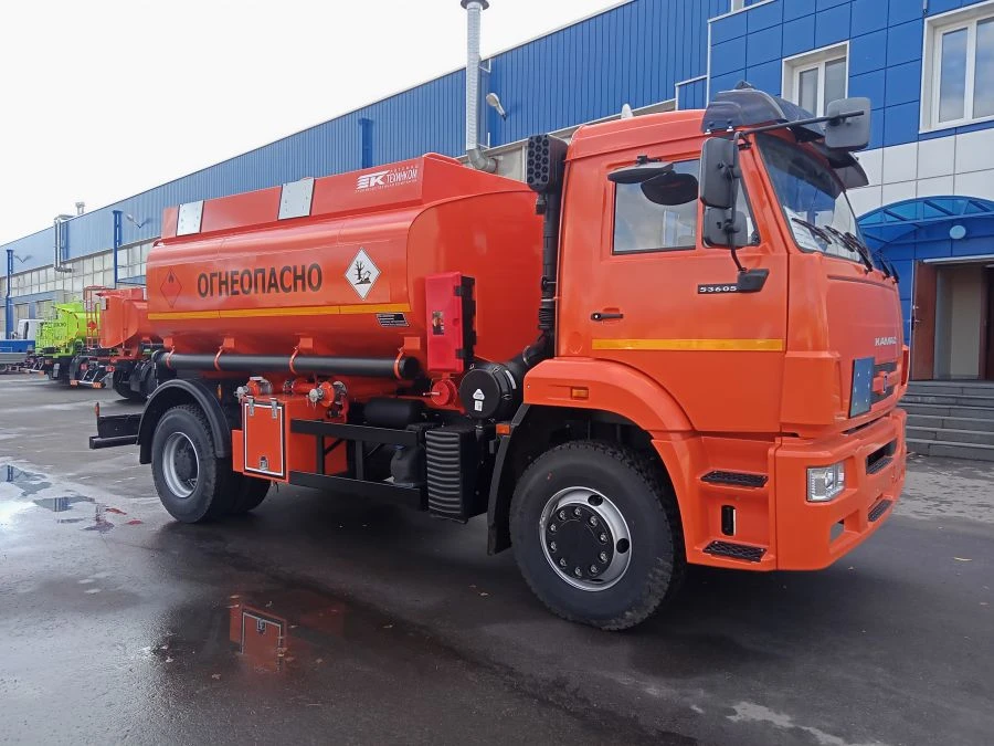 شاحنة نقل الوقود ATZ-10.5 TK142010 لشاسيه كاز