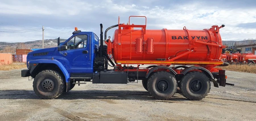صهريج فراغي MV 4671L2-40 على هيكل أورال 4320