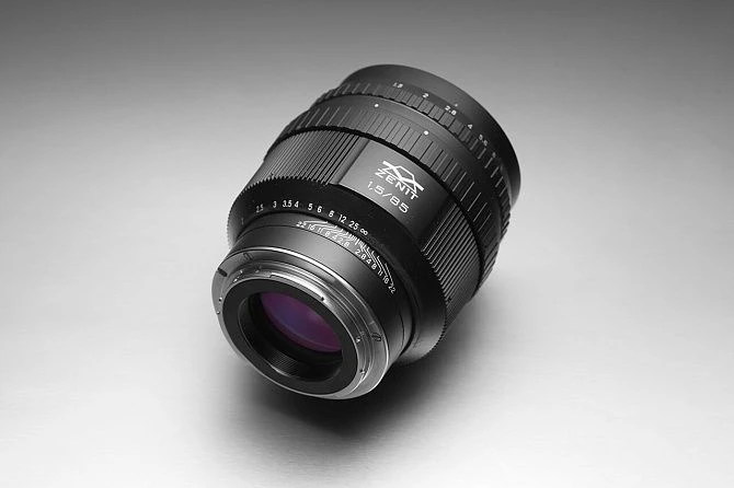عدسة تصوير "هليوس-40-2" 85مم f/1.5 (تركيب M42)