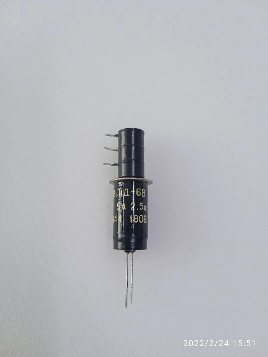 مفتاح فراغي عالي التردد P1D-6V