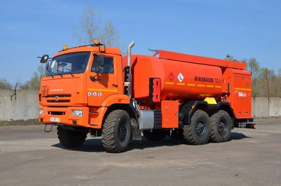 Airport Fuel Tanker GRK66 Model 56142-0000010-53 on KAMAZ 43118-A5 Chassis