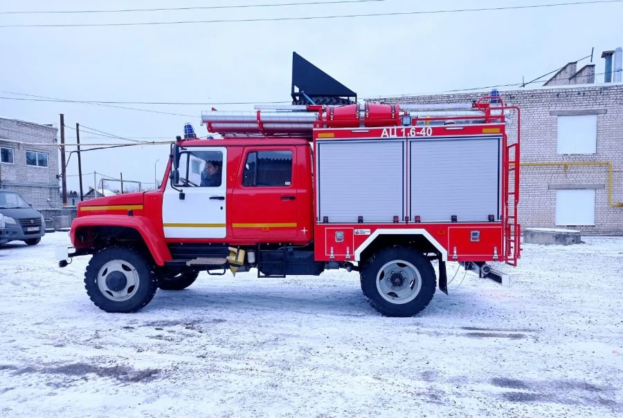 شاحنة إطفاء 12N2G 47120X على هيكل GAZ-33086