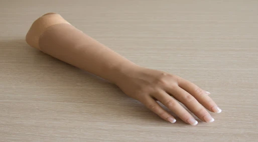 طرف صناعي للساعد التجميلية لجميع الأعمار