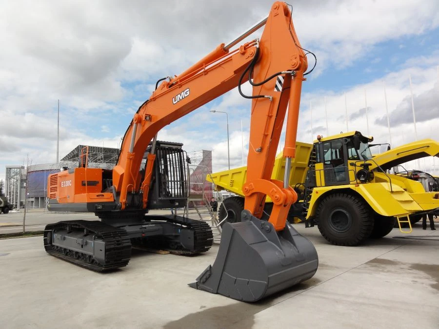 Universal Crawler Excavator for Heavy-Duty Soil Excavation E330C with YAMZ 53602 Engine