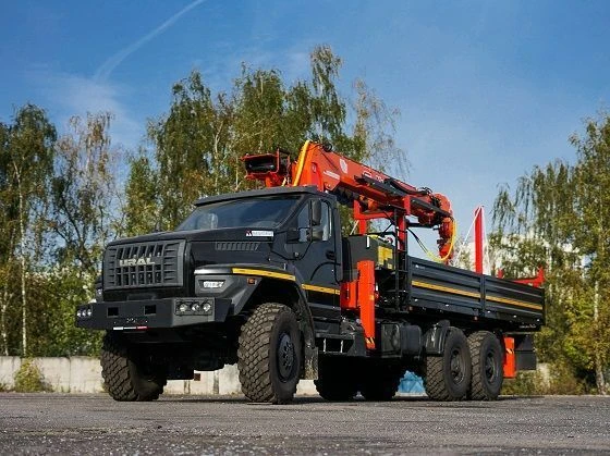 شاحنة هيدروليكية متعددة الوظائف مع رافعة Ural 4320 U0K02N-4Z050