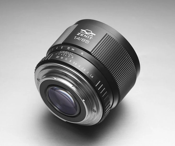 عدسة تصوير "MC زينيتار 1.4/85" لكاميرات كانون