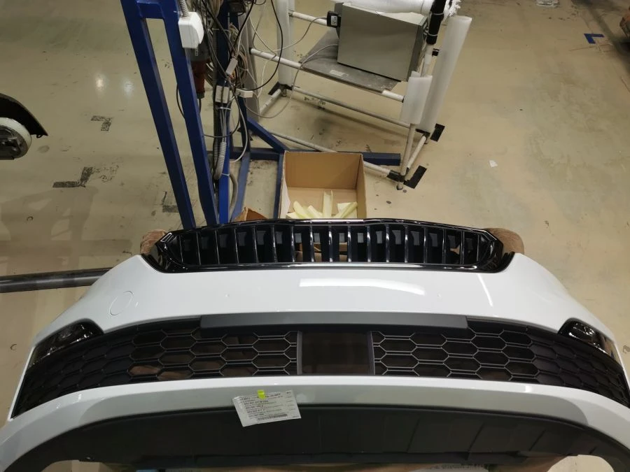بامبري أمامي RAPID PA مع مصباح ضباب 60U 807 217 Q*