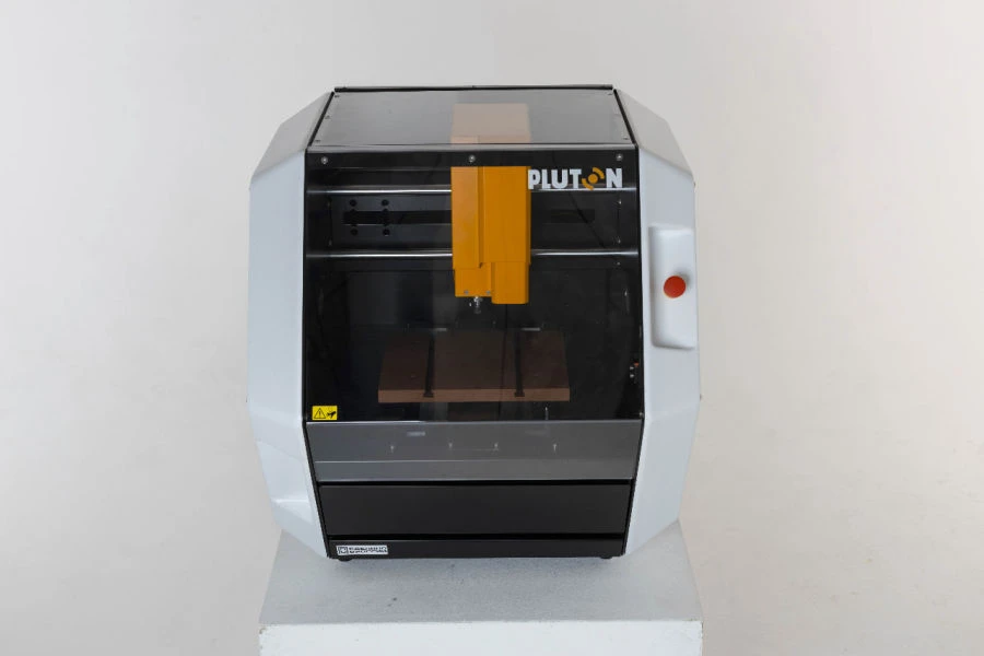 آلة الفريزر والنقش بنظام التحكم الرقمي Pluton Crafter S