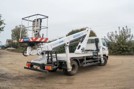 منصة العمل الجوية الهيدروليكية AHP-18T HYUNDAI-78 17.7م 250كغ