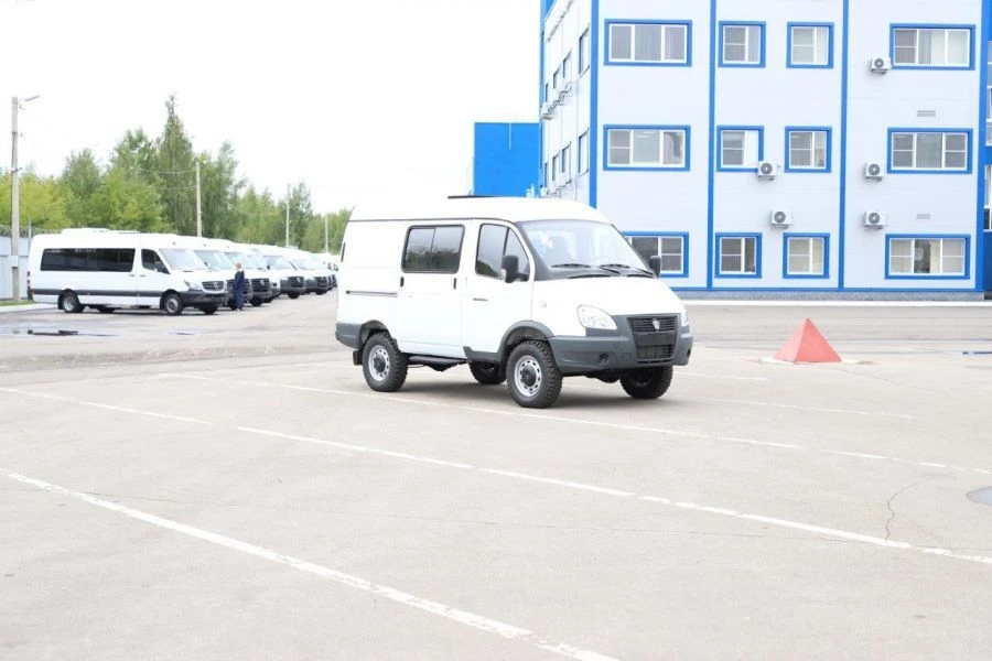 شاحنات ثقيلة بمحرك بنزين نوع 2250 (التعديلات: 2250E3، 2250E9، 2250GW)