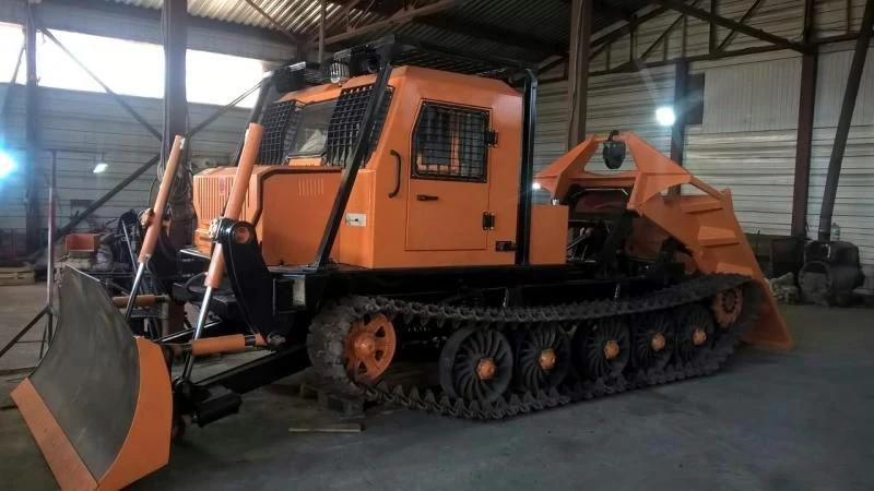 جرار مجنزر لنقل الأشخاص والبضائع في الطرق الوعرة TG-44