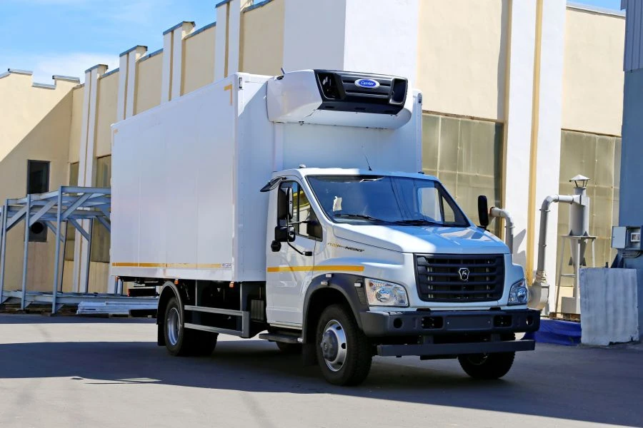 شاحنة مبردة لنقل المواد الغذائية موديل 47951С-2 على هيكل GAZ-С41A23، С42A43، С41A43