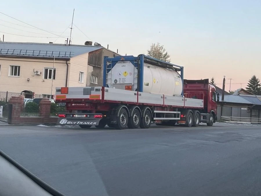 شبه مقطورة منصة ثلاثية المحاور لنقل المواد الخطرة FSA-453BA