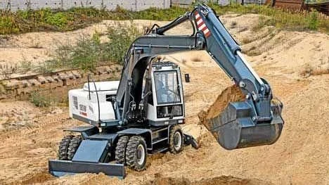 حفار ذو دلو واحد بمعدل TVEX 180 W على عجلات هوائية