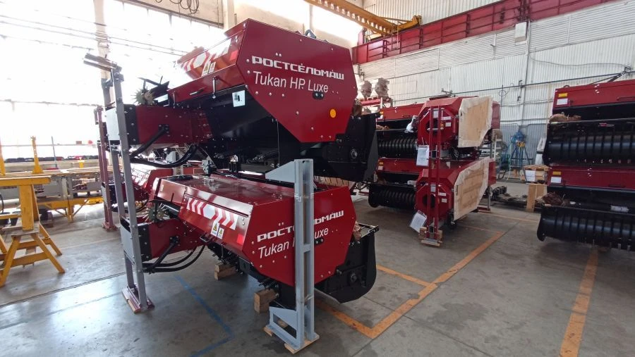 Tukan HP Luxe Pro Round Baler PPT-042 for Efficient Hay Collection