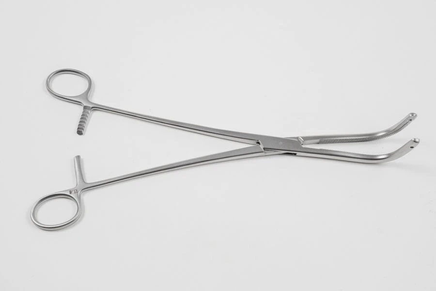 Curved Hemostatic Clamp for Renal Pedicle, Large, No. 2, 240 mm