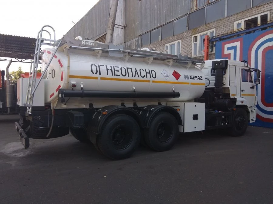 صهريج الوقود NEFAZ-6606-15 على شاسيه KAMAZ-53215-15