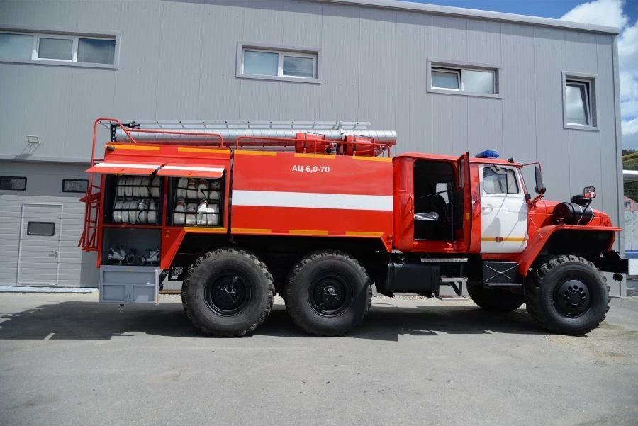 Fire Tanker Truck AC-6 (40-100), Model 58812A, Ural-5557 Chassis