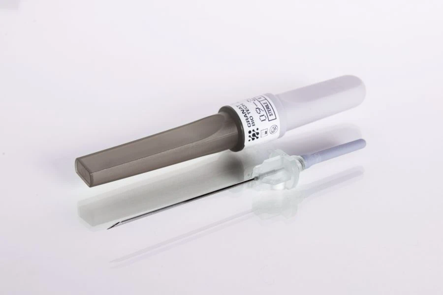 إبر مزدوجة «Acti-Fine®» لجمع الدم الوريدي مع غرفة رؤية، حجم 22G × 1½" (0.7 × 38 مم)