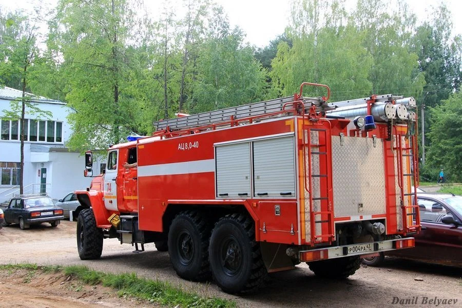 سيارة الإطفاء تانكر AC-8.0-40 (4320) نوع 6YN32 نموذج 6Y133W على هيكل Ural-4320-4951