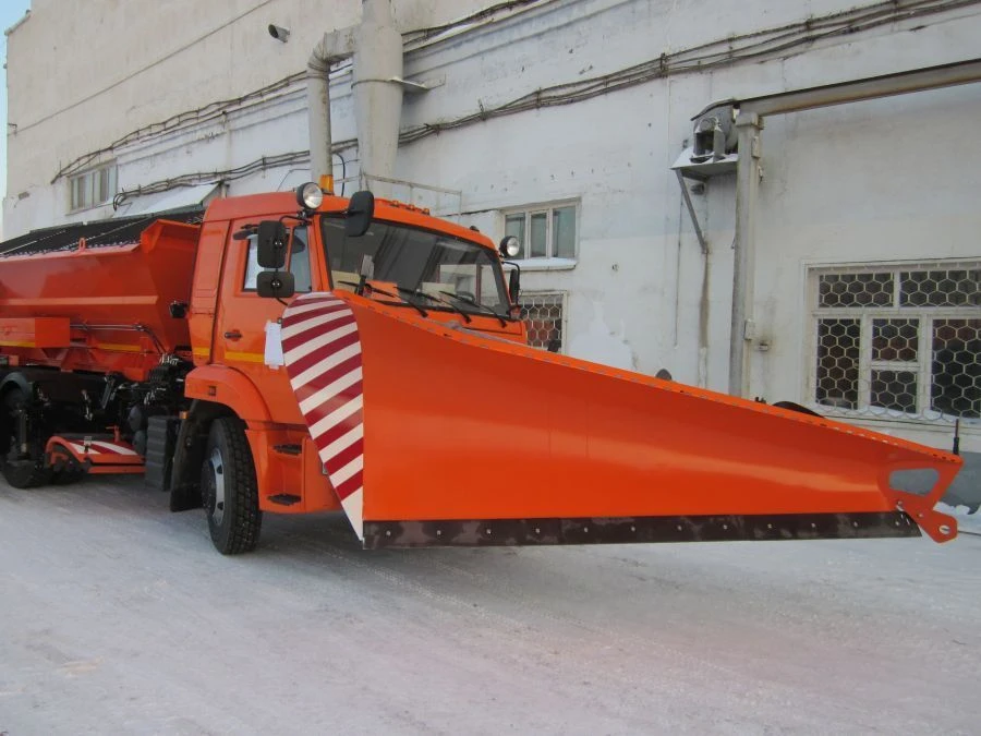 آلة تنظيف الطرق المركبة DMK-80E على شاسيه كاما 43118-A5
