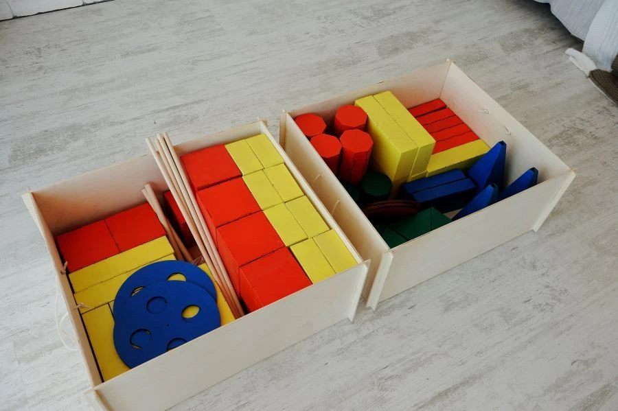 معدات تطوير مع مجموعات ألعاب للأطفال