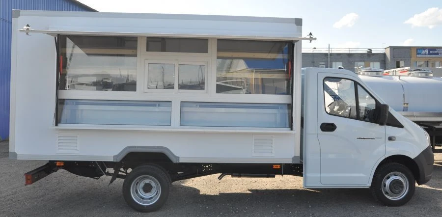 Food Transport Truck with Refrigeration System - Model 2824M