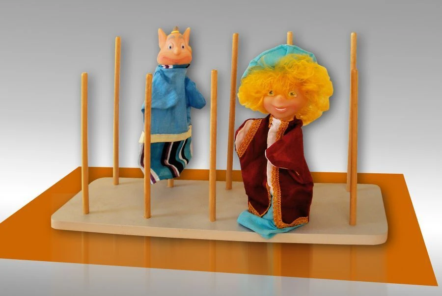 حامل دمى القفاز مع دبابيس خشبية للتخزين