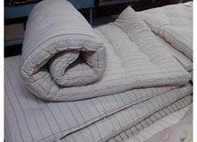 مرتبة من الألياف الصناعية للمسجونين