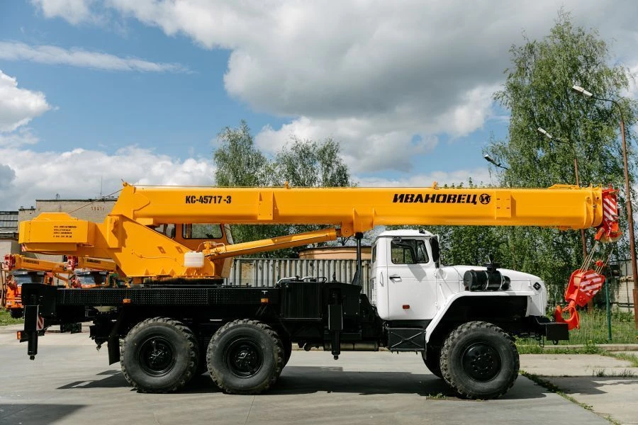 رافعة البناء KS-45717-3 مع كابينة U7810.5