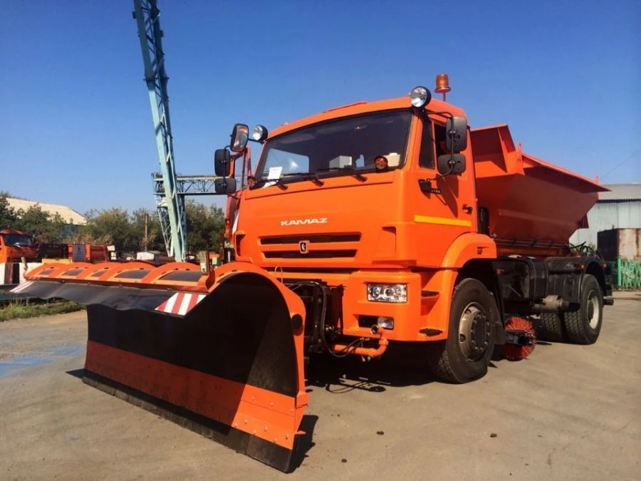 آلة تنظيف الطرق المدمجة DMC-50 على شاسيه كاما 53605-A5