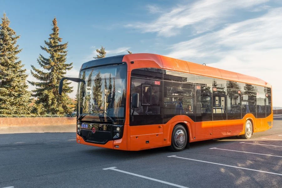 الترام الكهربائي منخفض الأرضية UTTZ 6242UF - 2Gوروزهانين