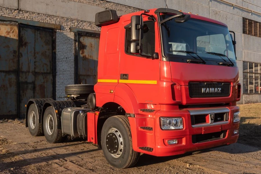 كاما ز 65806-ت3 جرار سحب