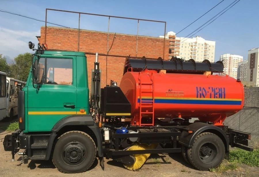 Combined Road Machine KO-713H-41 on MAZ-4381C0 Chassis