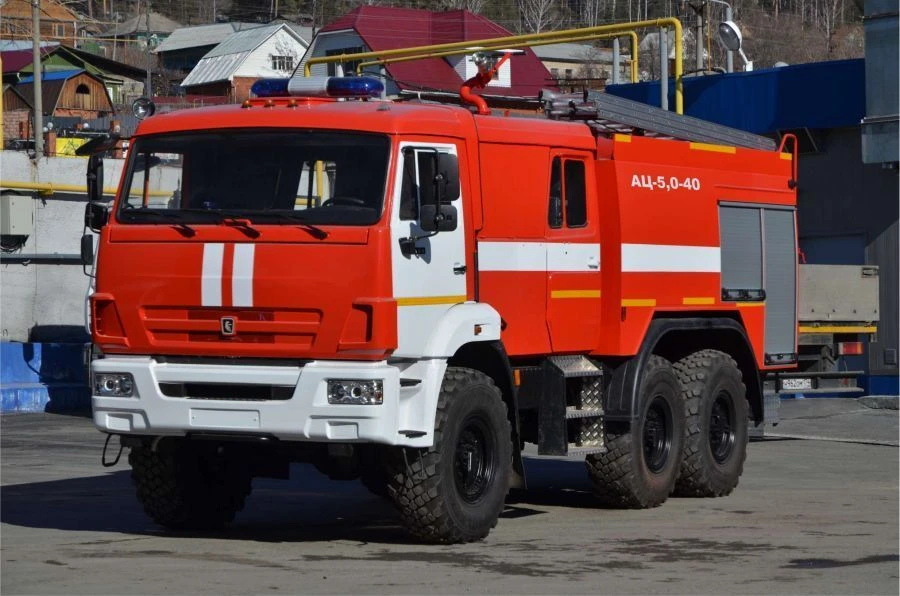 سيارة صهريج إطفاء AC-6.0-50 نوع 58815K43118 على هيكل KAMAZ-43118-A5