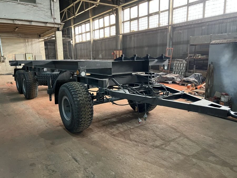 مقطورة جرار زراعي ثلاثية المحاور Z-8143