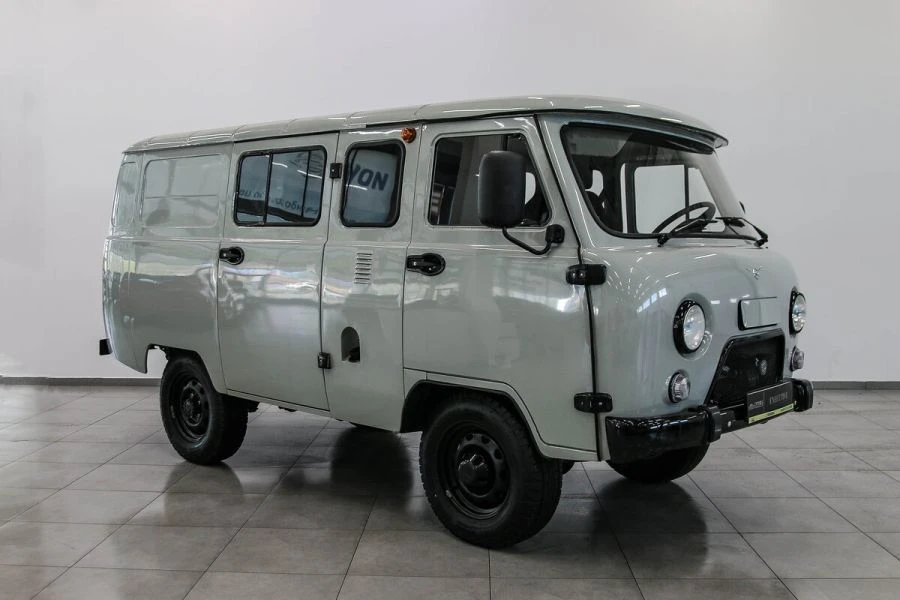 شاحنة UAZ 374195-661-07 - فوانيس مغلقة متعددة الاستخدامات
