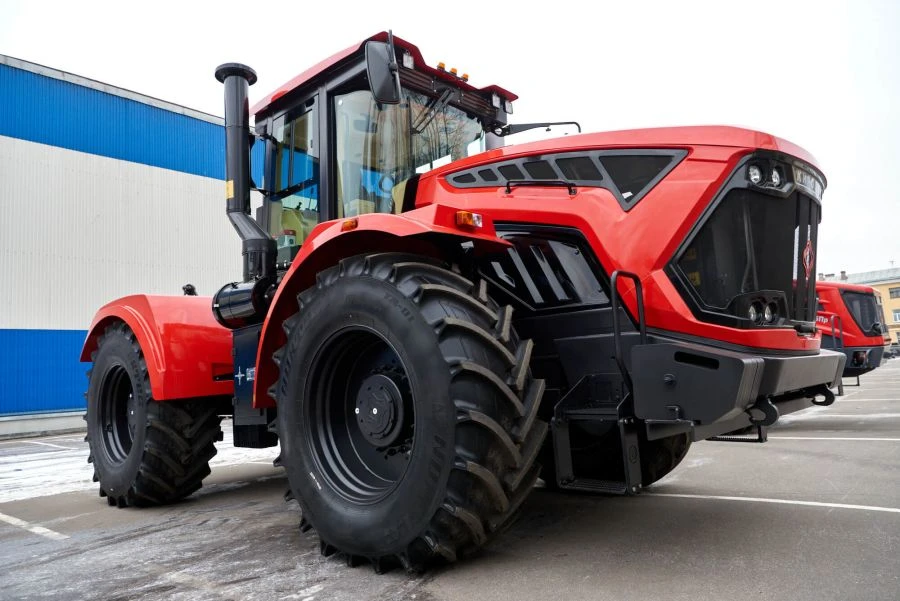 تراكتور زراعي بعجلات كيروفيتس K-737M قوة 375 حصان بمحرك WEICHAI