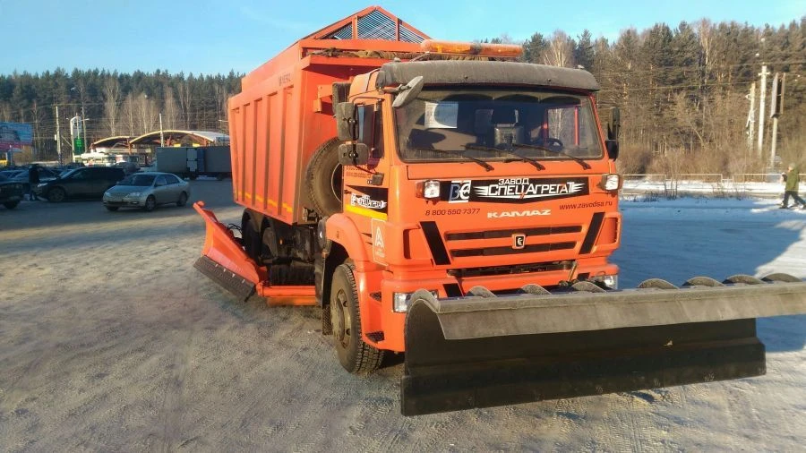 آلة الطرق المركبة على مدار السنة VMKD-2015 7963R3 مبنية على كاماز 6520-53، 6520-B5، 6520-A5